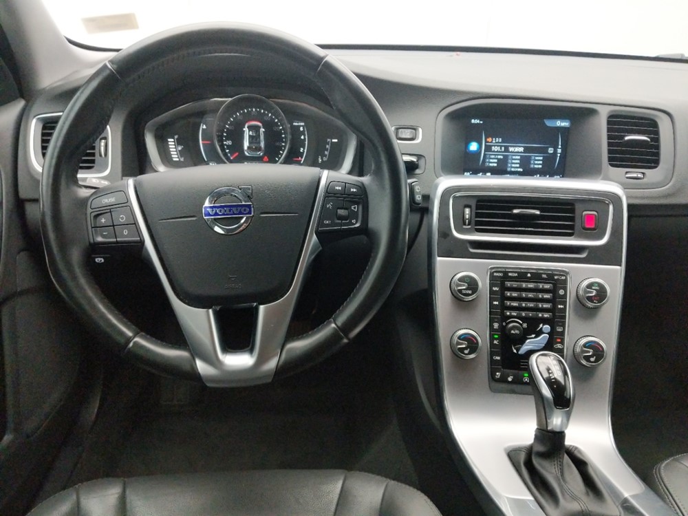 2017 Volvo V60 - Driver Dash