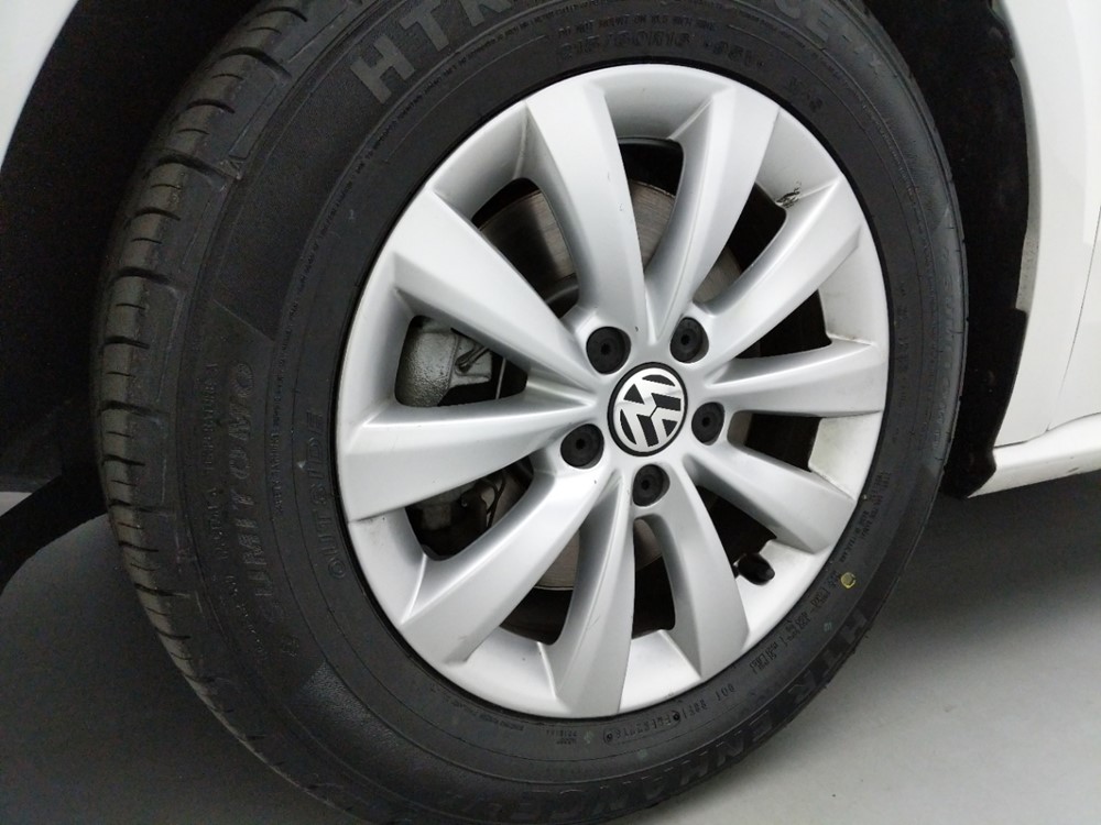 2015 Volkswagen Passat - Wheel