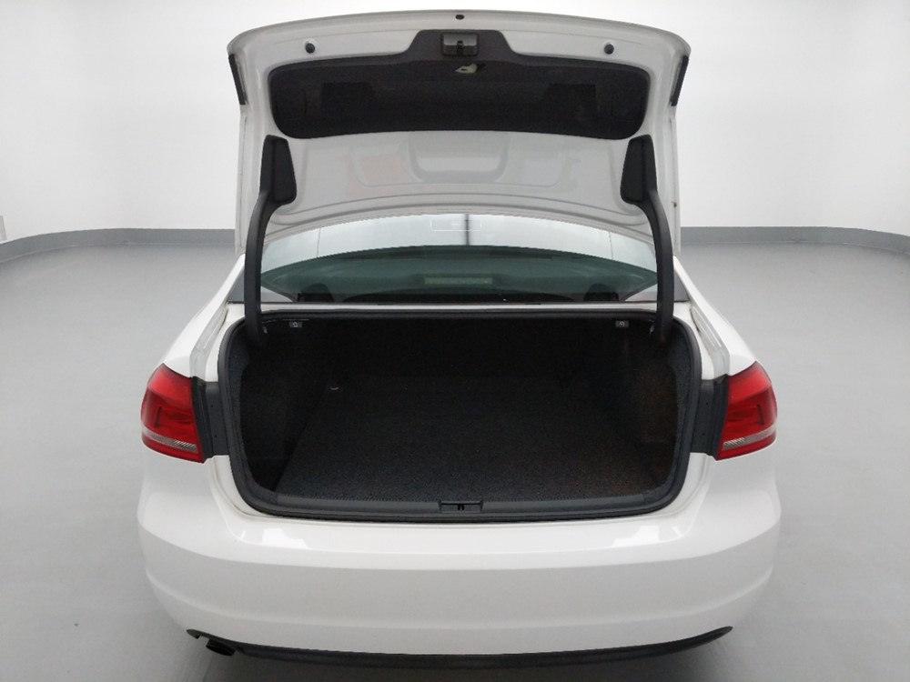 2015 Volkswagen Passat - Trunk