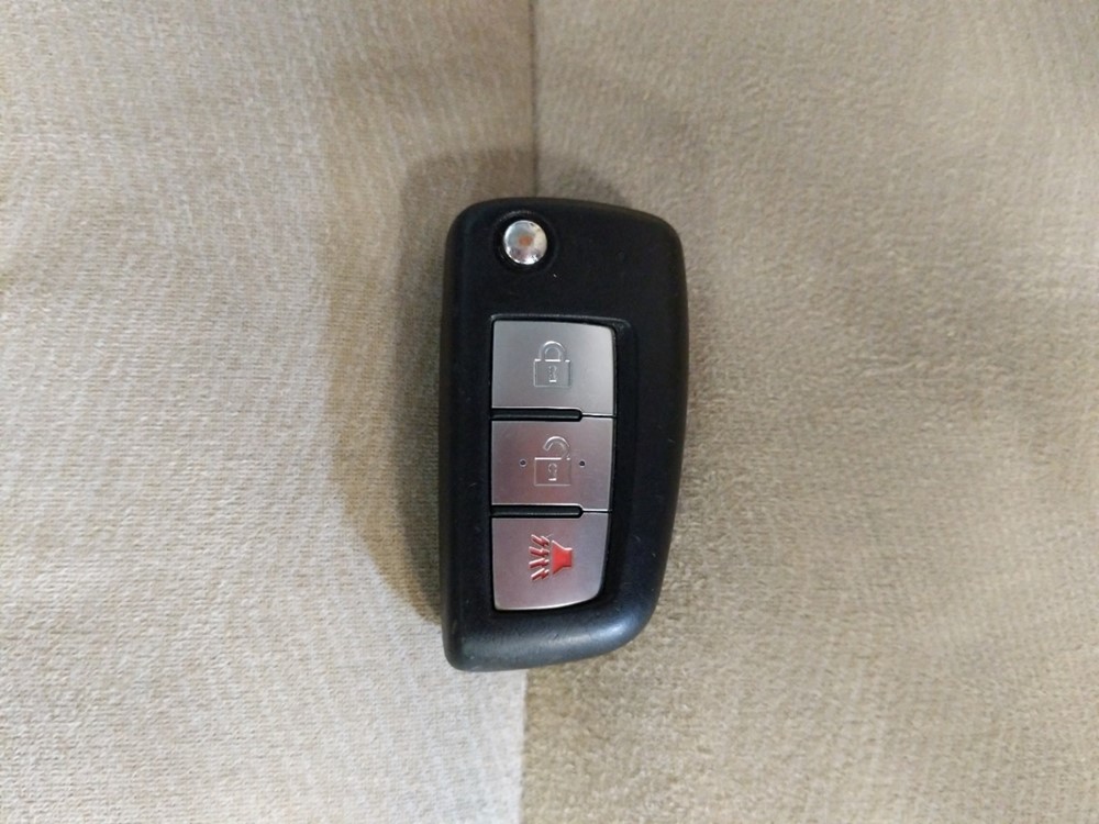 2015 Nissan Rogue - Keys