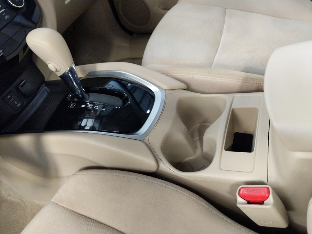 2015 Nissan Rogue - Center Console/Cup Holders