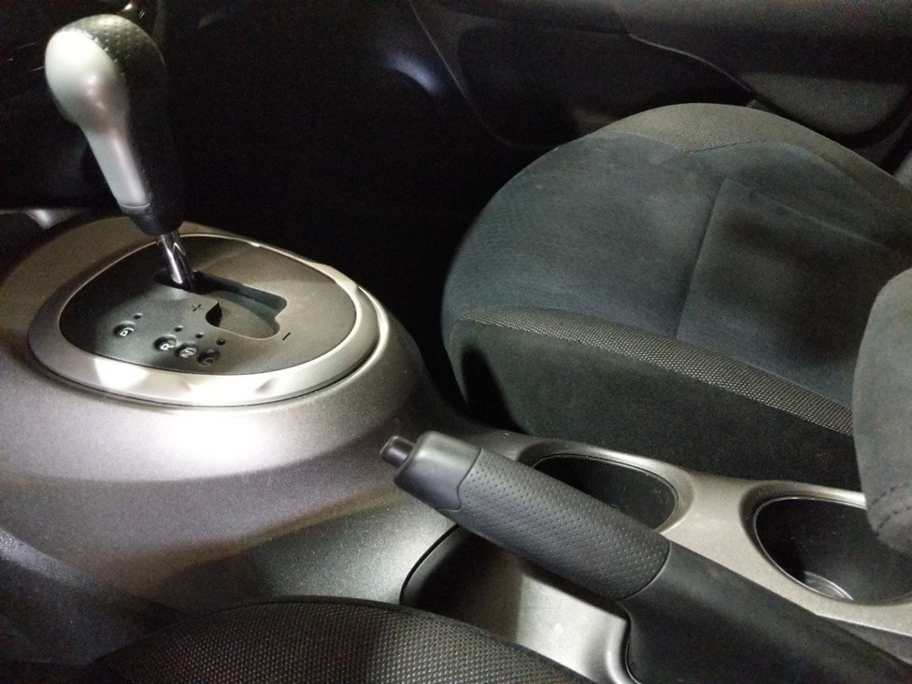 2013 Nissan JUKE - Center Console/Cup Holders