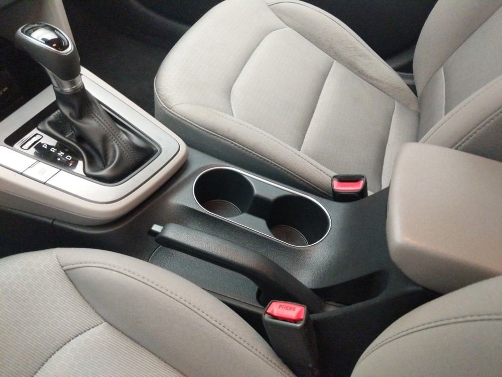2017 Hyundai Elantra - Center Console/Cup Holders