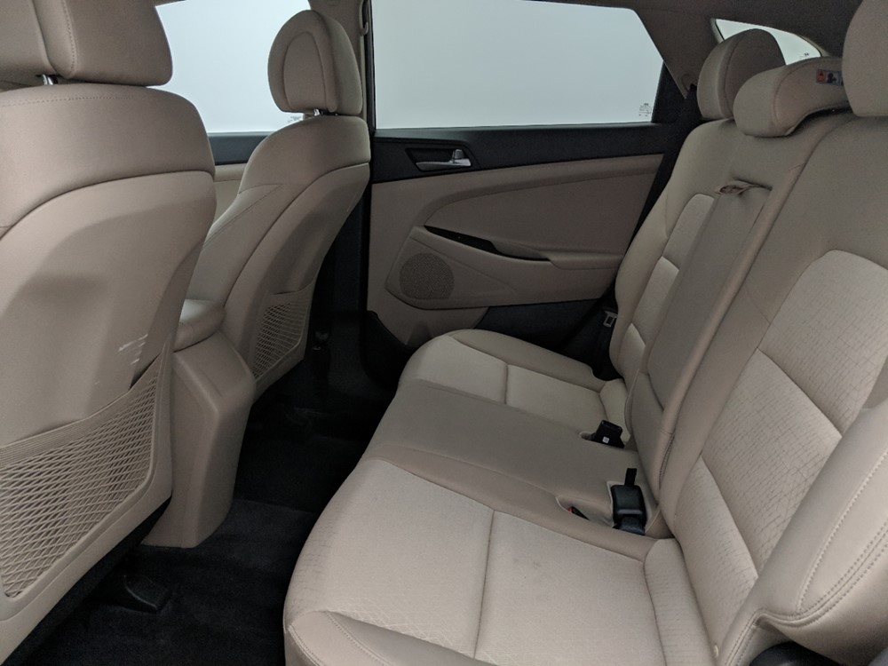 2016 Hyundai Tucson - Driver Rear Seat