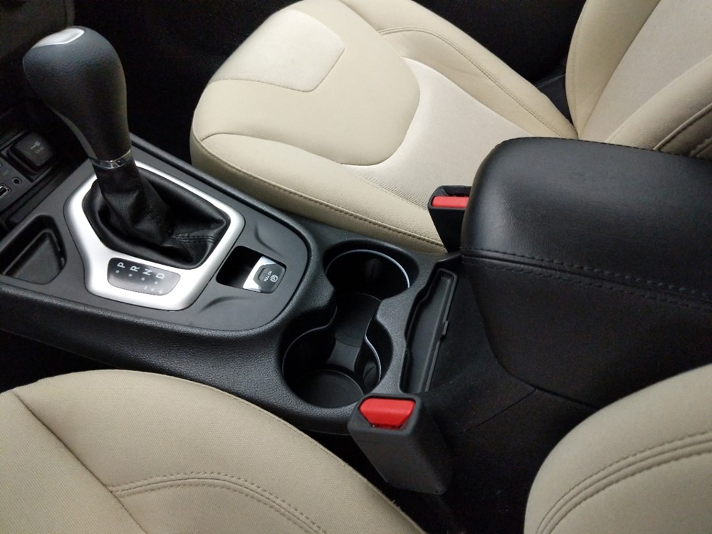 2017 Jeep Cherokee - Center Console/Cup Holders