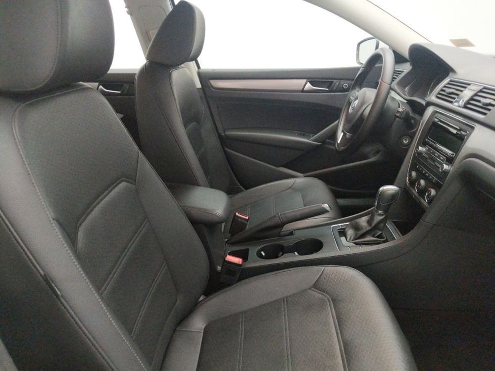 2015 Volkswagen Passat - Passenger Front Seat