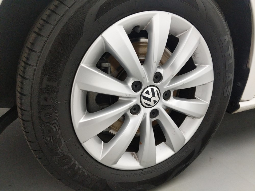 2015 Volkswagen Passat - Wheel
