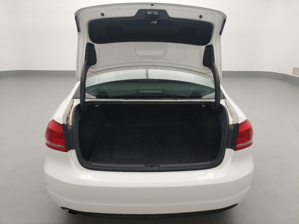 2015 Volkswagen Passat - Trunk