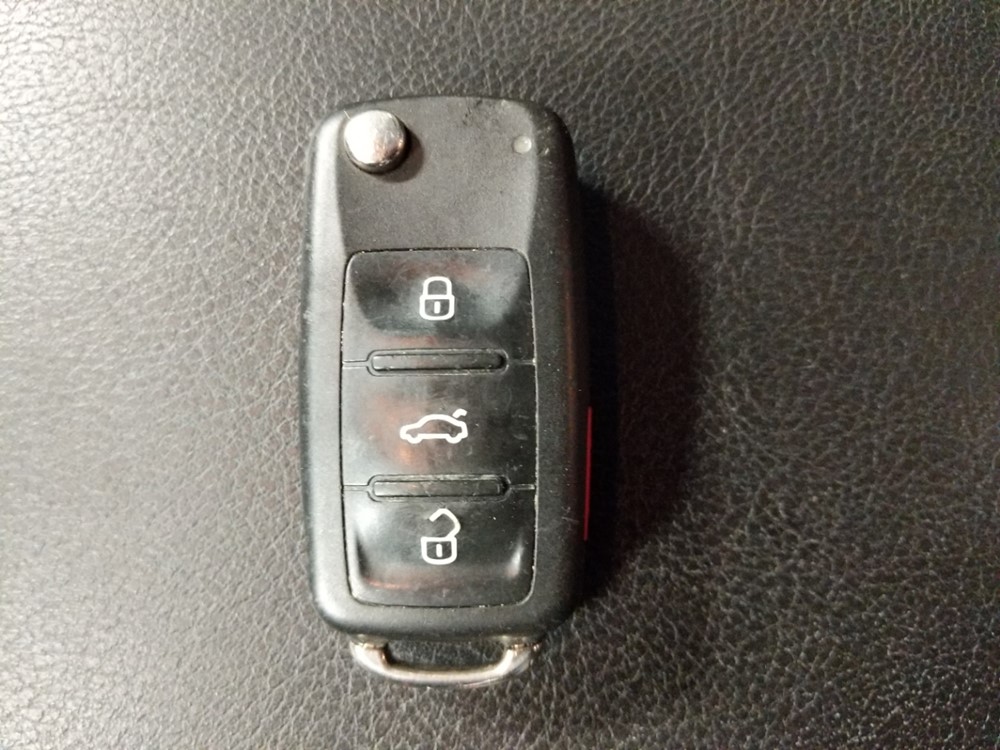 2015 Volkswagen Passat - Keys