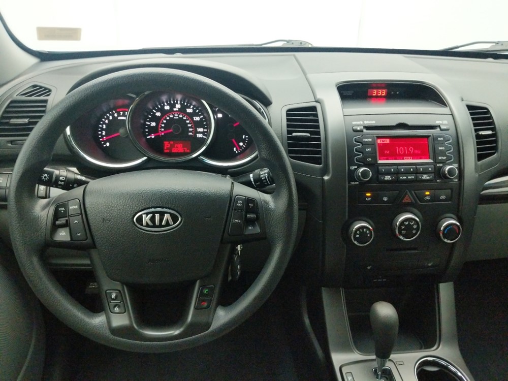 2011 Kia Sorento - Driver Dash