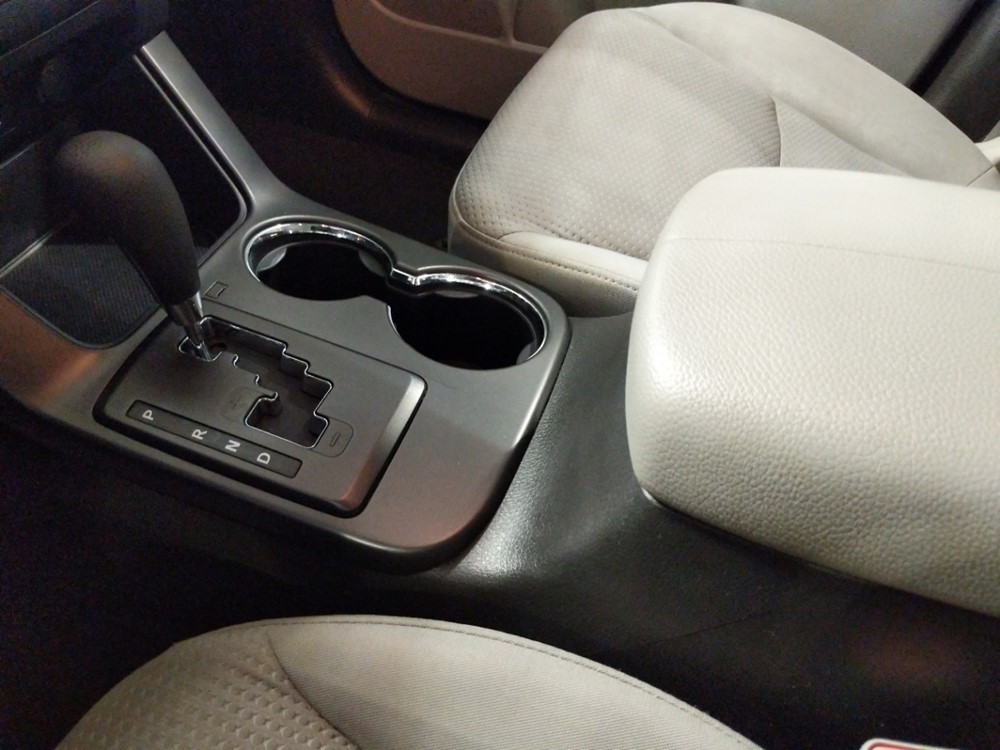 2011 Kia Sorento - Center Console/Cup Holders