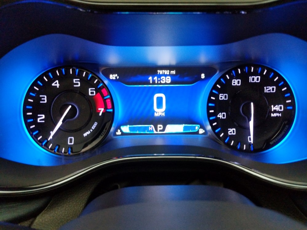 2015 Chrysler 200 - Odometer Close Up