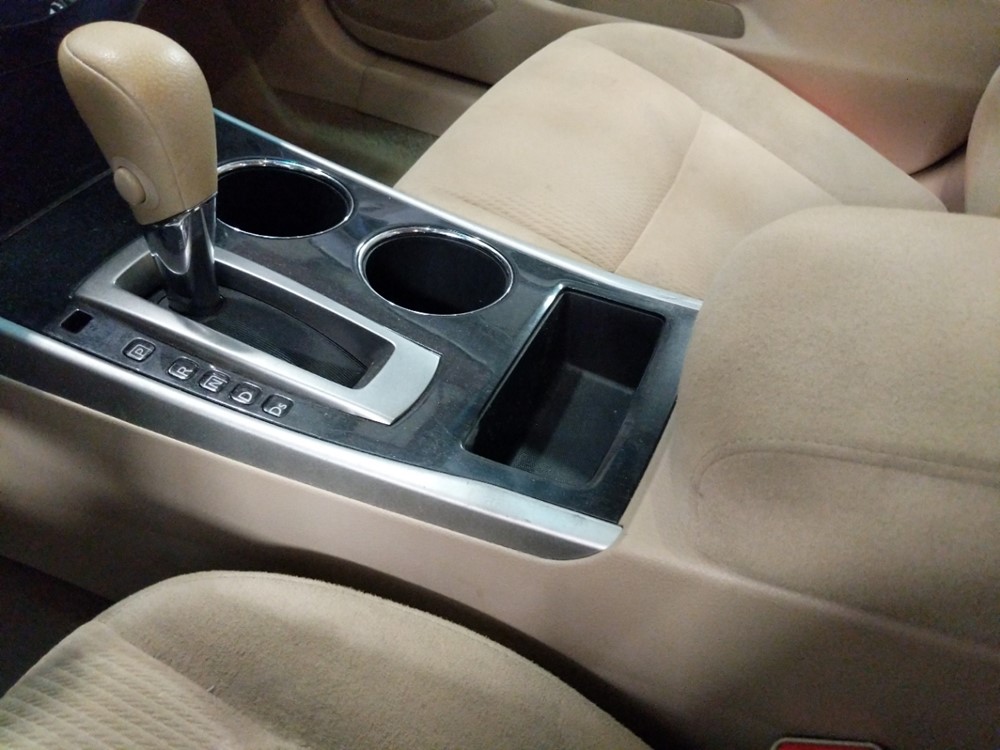 2013 Nissan Altima - Center Console/Cup Holders