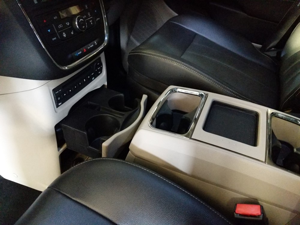 2013 Chrysler Town and Country - Center Console/Cup Holders