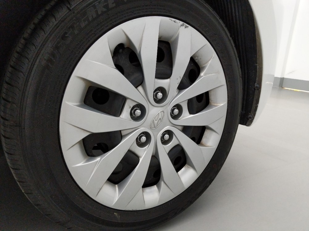 2017 Hyundai Elantra - Wheel