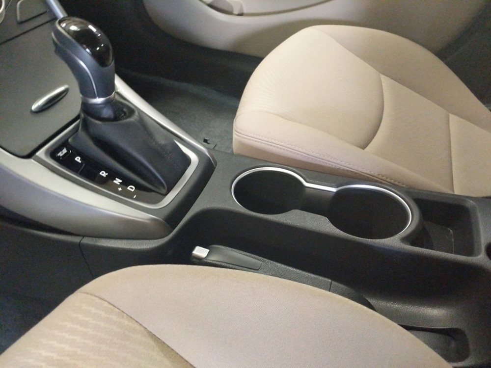 2016 Hyundai Elantra - Center Console/Cup Holders