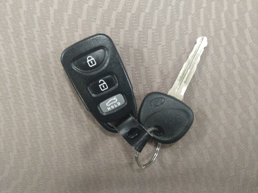 2016 Hyundai Elantra - Keys