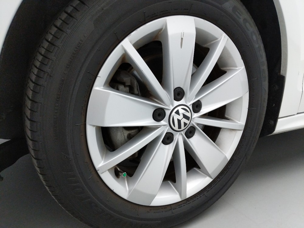 2016 Volkswagen Jetta - Wheel