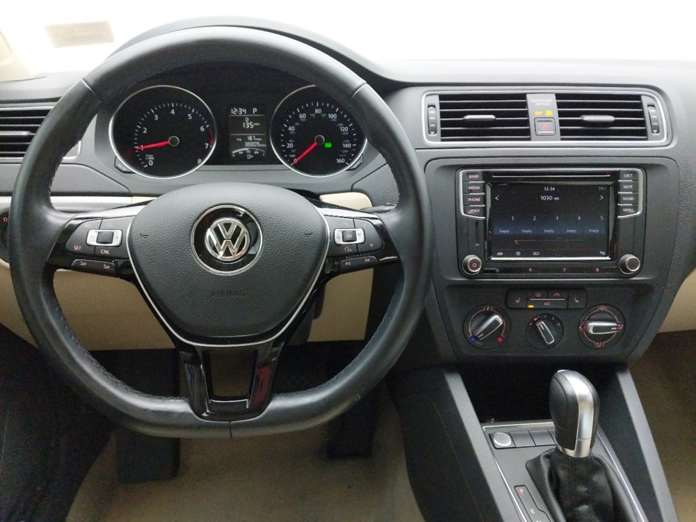 2016 Volkswagen Jetta - Driver Dash