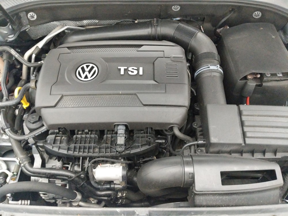 2014 Volkswagen Passat - Engine