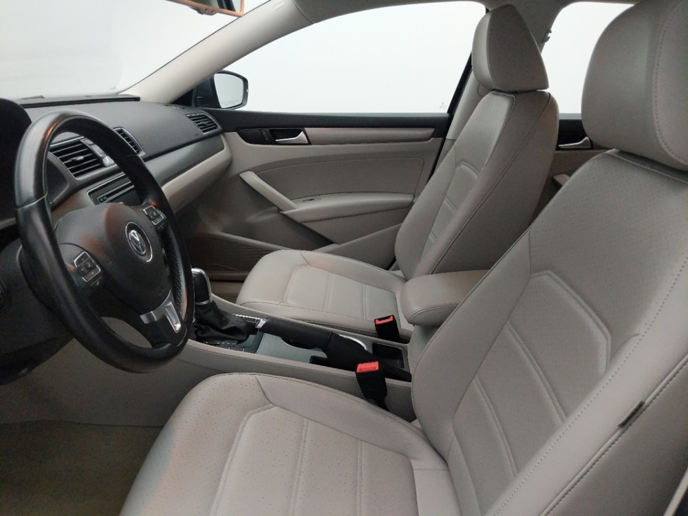 2014 Volkswagen Passat - Driver Front Seat
