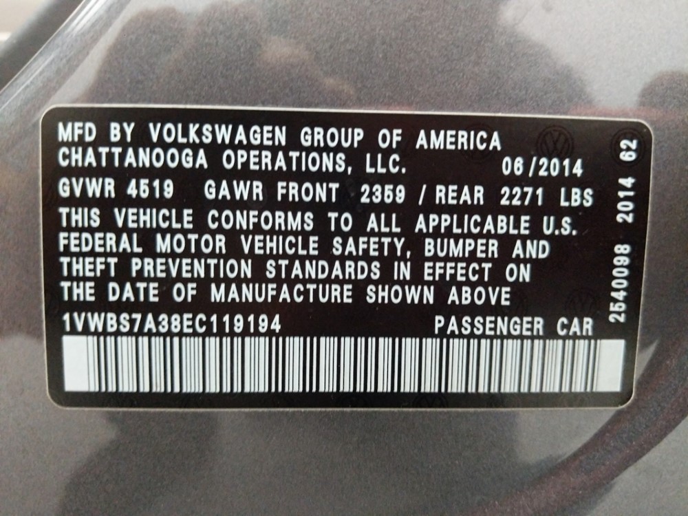 2014 Volkswagen Passat - VIN Plate