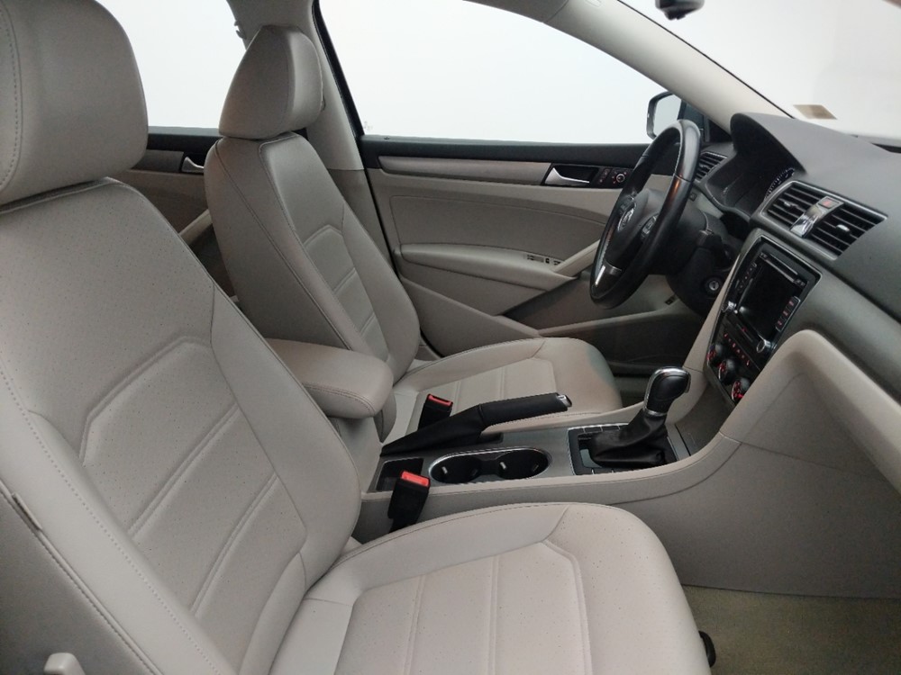 2014 Volkswagen Passat - Passenger Front Seat