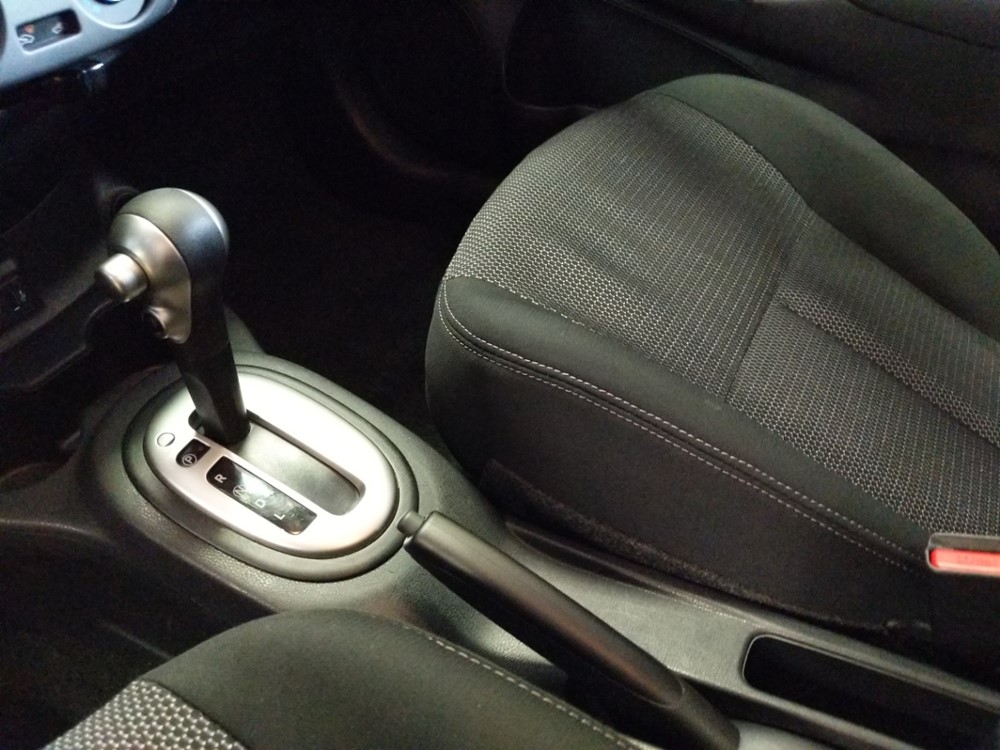 2017 Nissan Versa - Center Console/Cup Holders