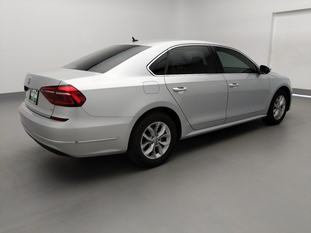 2017 Volkswagen Passat - Passenger Rear Side