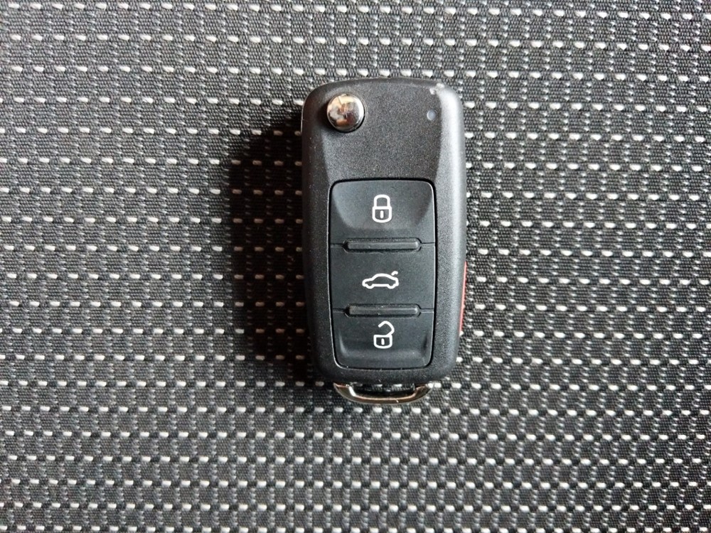 2017 Volkswagen Passat - Keys