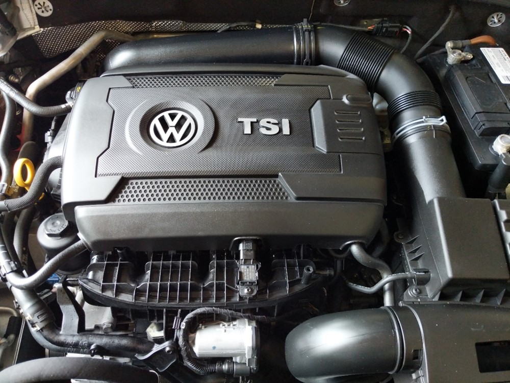 2017 Volkswagen Passat - Engine