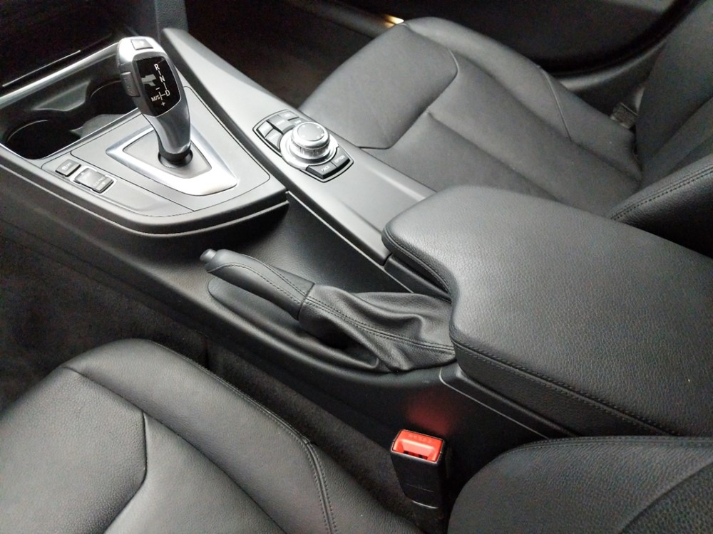 2012 BMW 328i - Center Console/Cup Holders