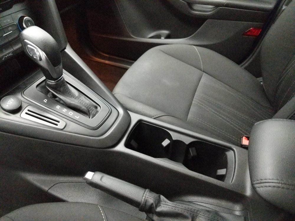 2018 Ford Focus - Center Console/Cup Holders