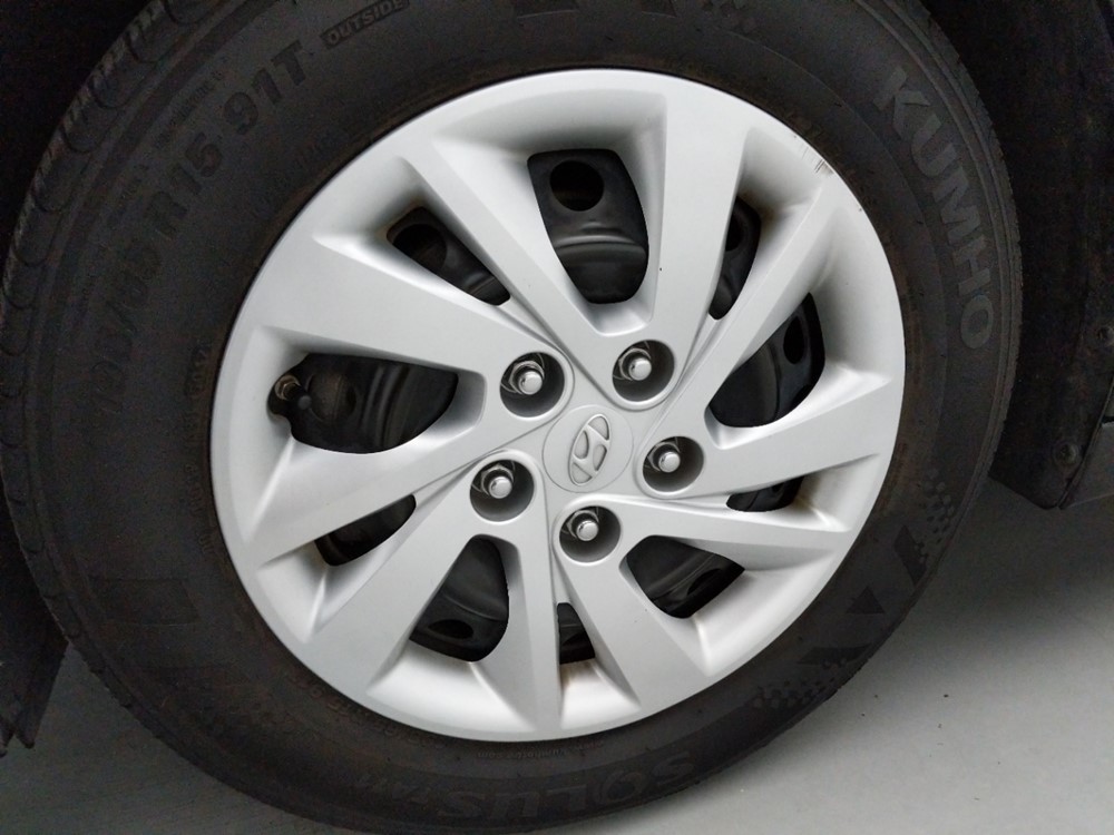 2017 Hyundai Elantra - Wheel