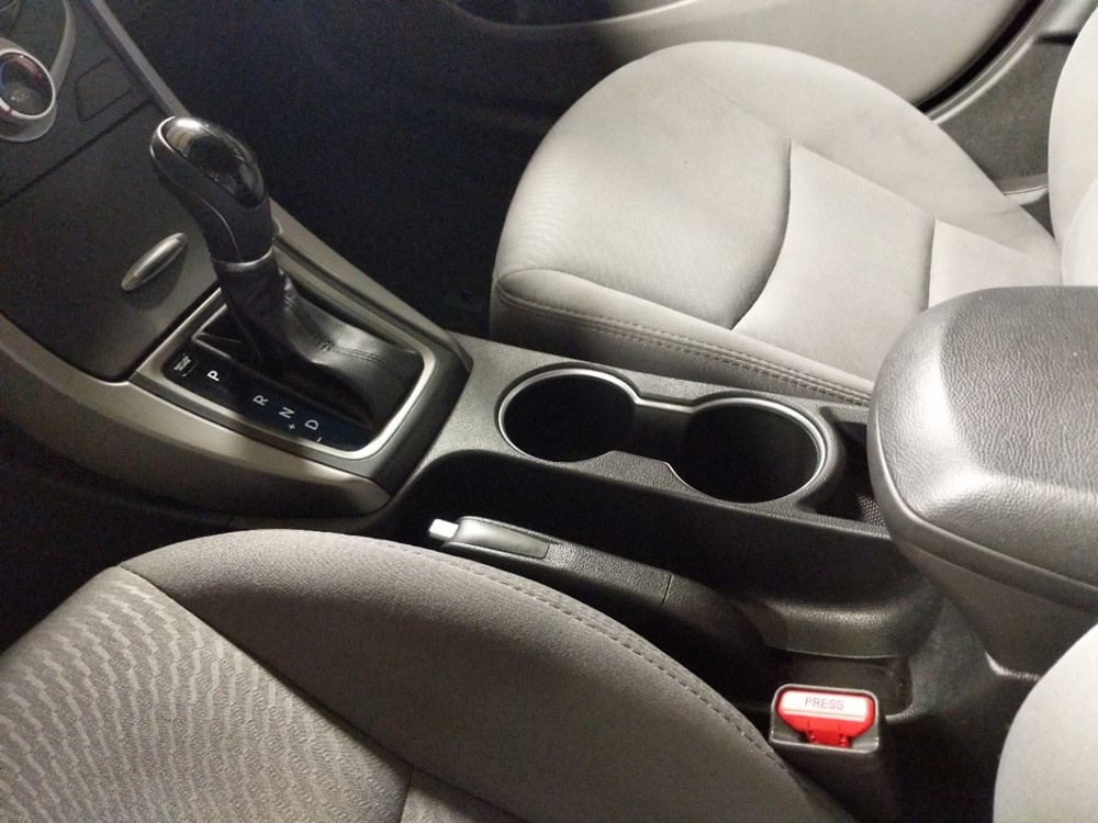 2016 Hyundai Elantra - Center Console/Cup Holders