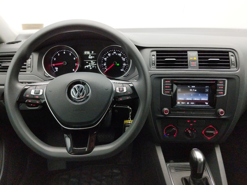 2016 Volkswagen Jetta - Driver Dash