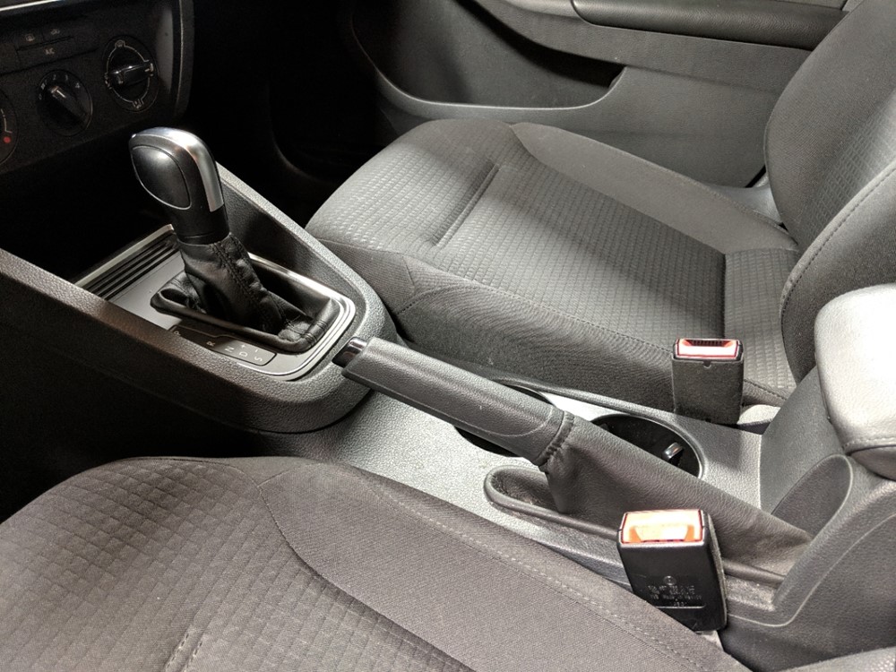 2016 Volkswagen Jetta - Center Console/Cup Holders