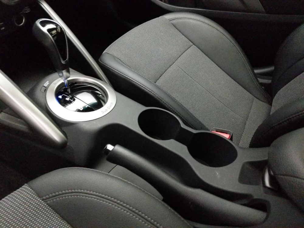2016 Hyundai Veloster - Center Console/Cup Holders
