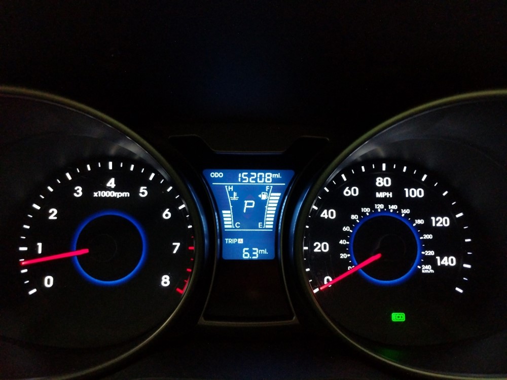 2016 Hyundai Veloster - Odometer Close Up