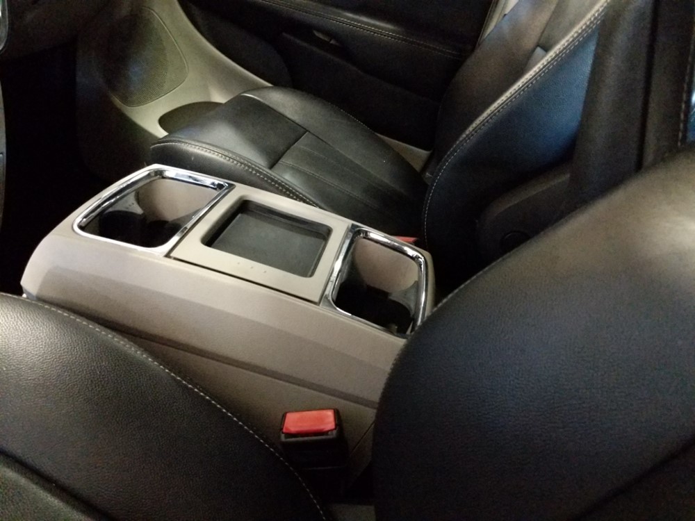 2015 Chrysler Town and Country - Center Console/Cup Holders