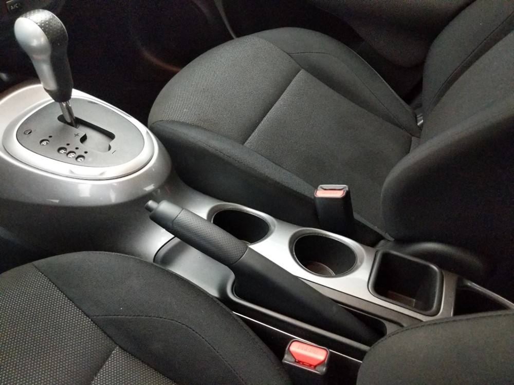 2014 Nissan JUKE - Center Console/Cup Holders
