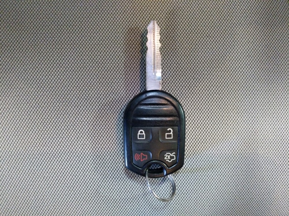 2016 Ford Taurus - Keys