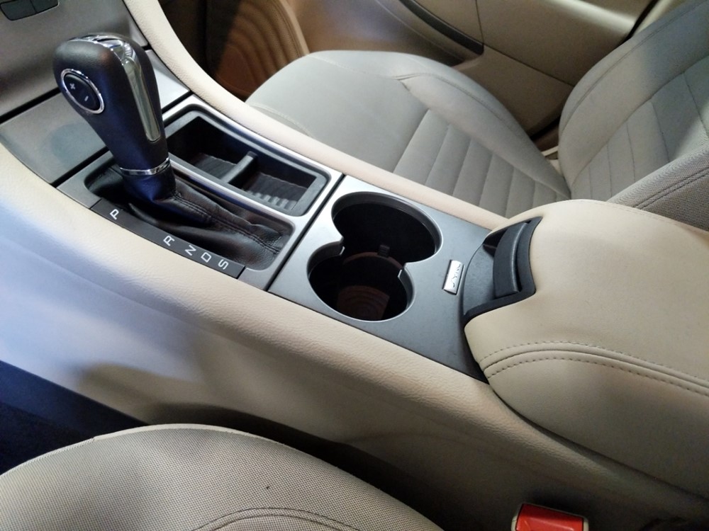 2016 Ford Taurus - Center Console/Cup Holders