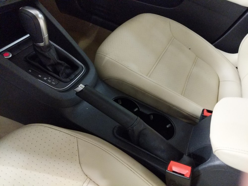2015 Volkswagen Jetta - Center Console/Cup Holders
