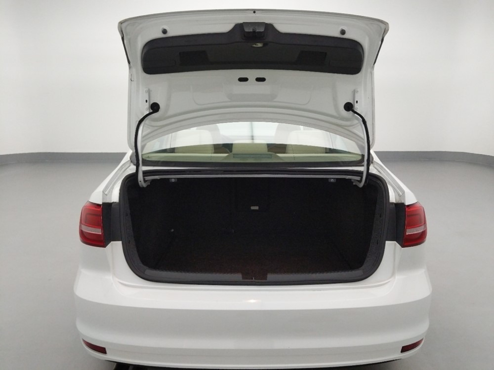 2015 Volkswagen Jetta - Trunk