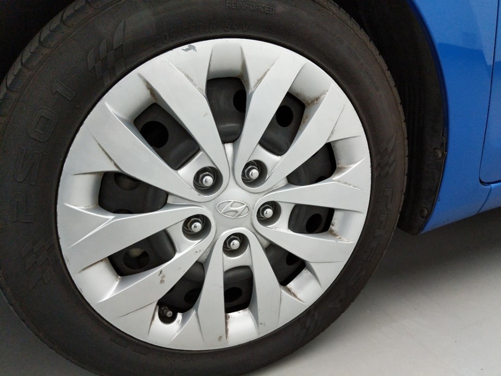 2017 Hyundai Elantra - Wheel