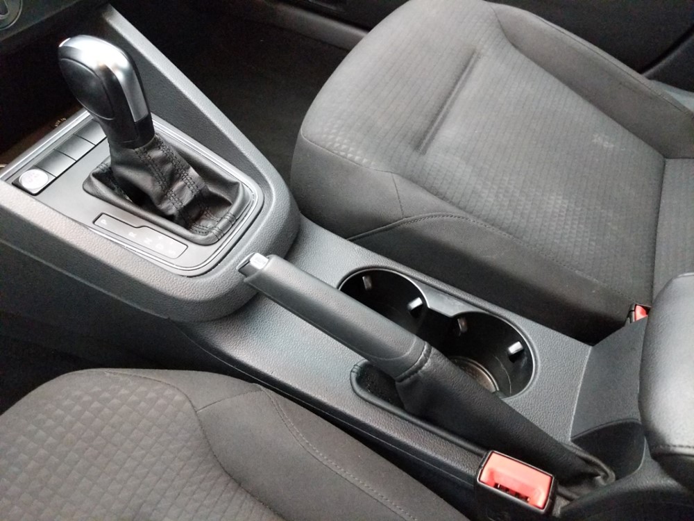 2015 Volkswagen Jetta - Center Console/Cup Holders