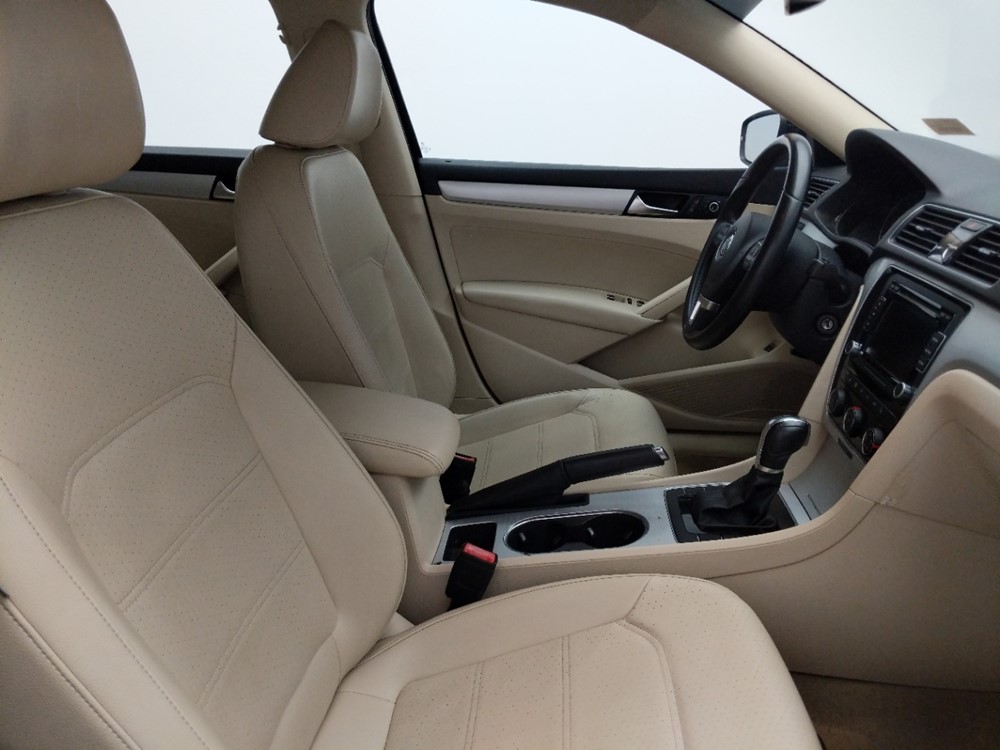 2013 Volkswagen Passat - Passenger Front Seat