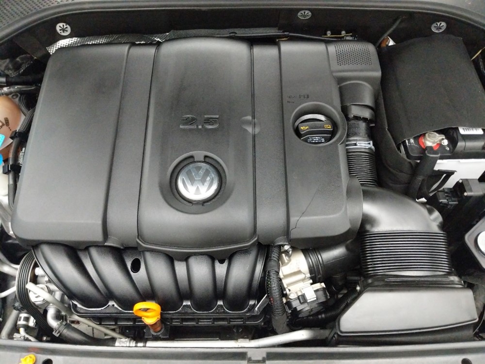2013 Volkswagen Passat - Engine