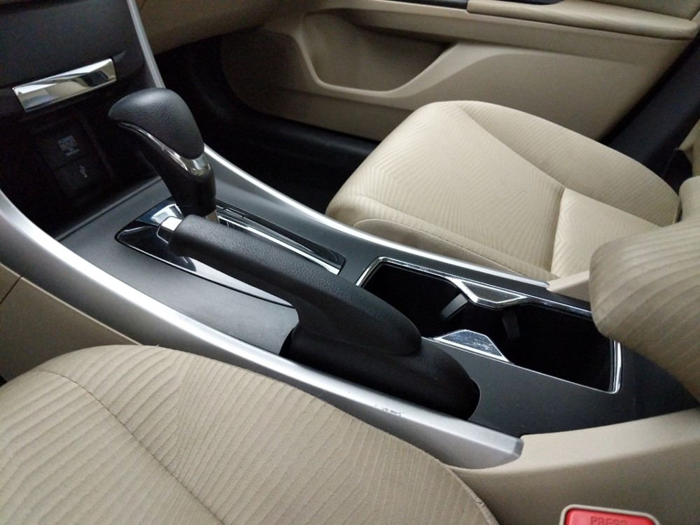2014 Honda Accord - Center Console/Cup Holders